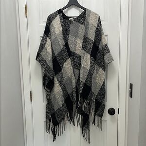 Woolrich Black Charcoal Light Gray Plaid Nubby Material Poncho Shrug - One Size
